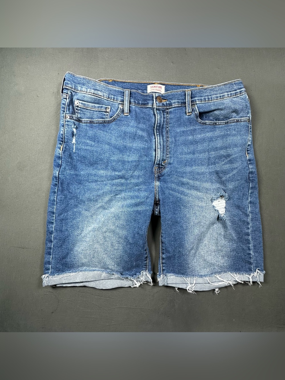 Signature by Levi Strauss Men’s Distressed Denim Shorts Blue Size 38